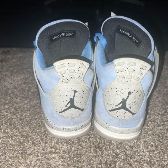 University Blue Jordan 4 Retro - Picture 4 of 5